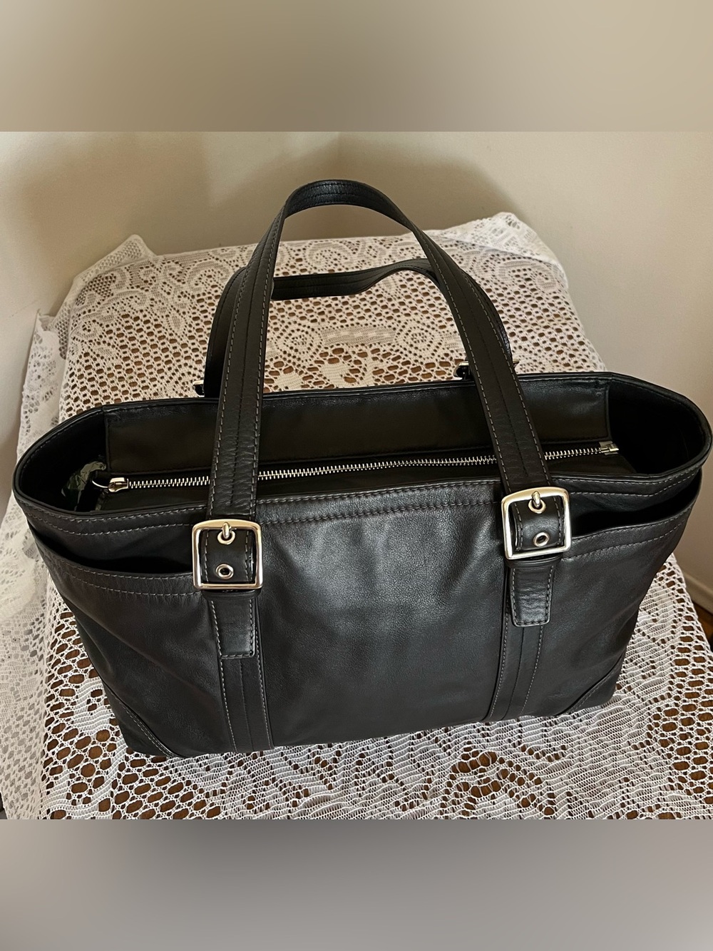 Coach vintage black leather Hampton pink stitching #G0782-F11203 carryall tote